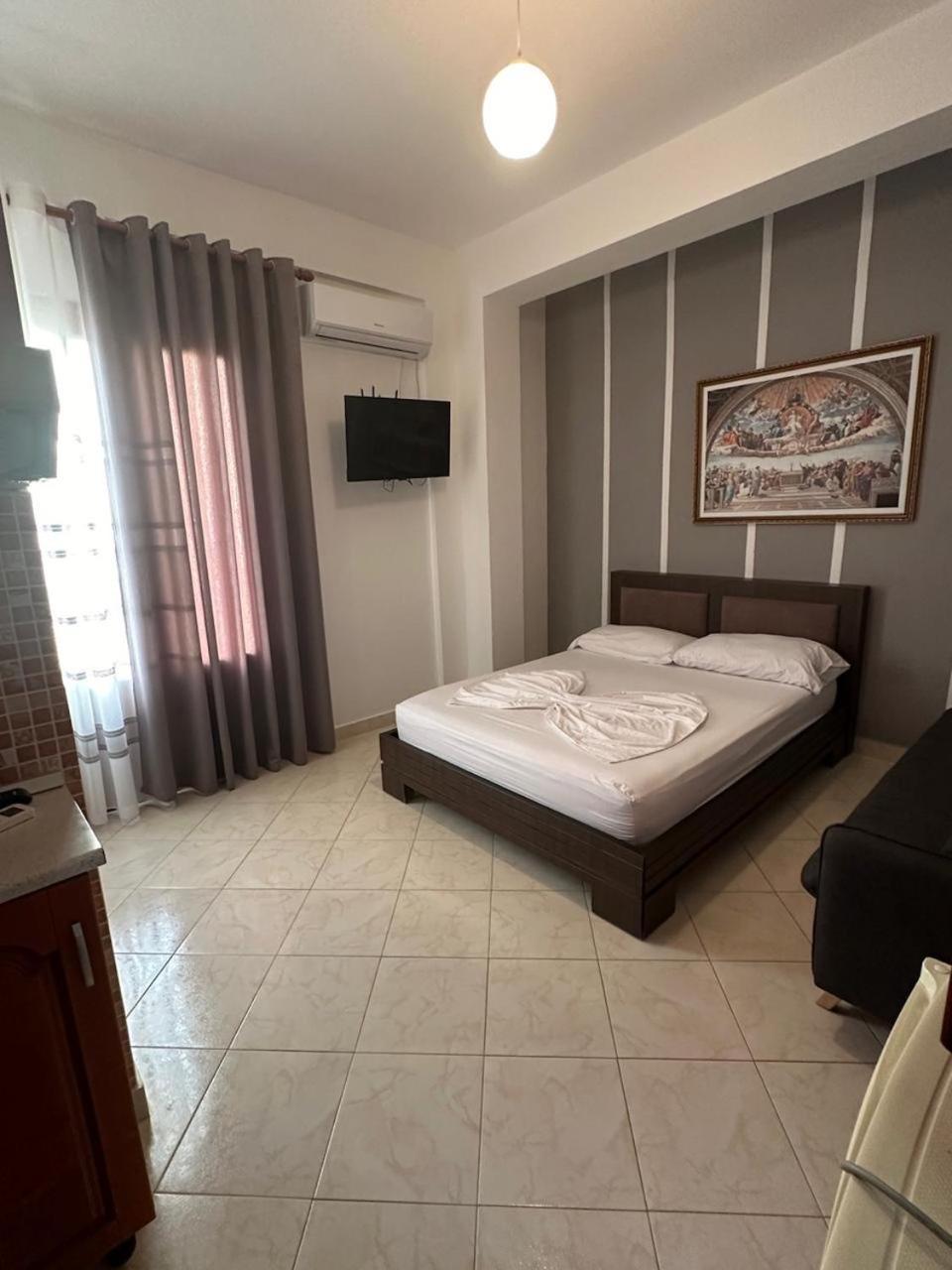 Eid Mar Hostel Vlorë Buitenkant foto