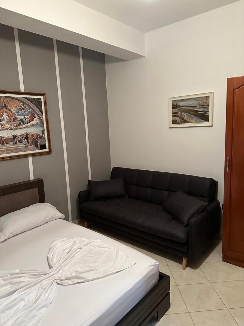 Eid Mar Hostel Vlorë Buitenkant foto