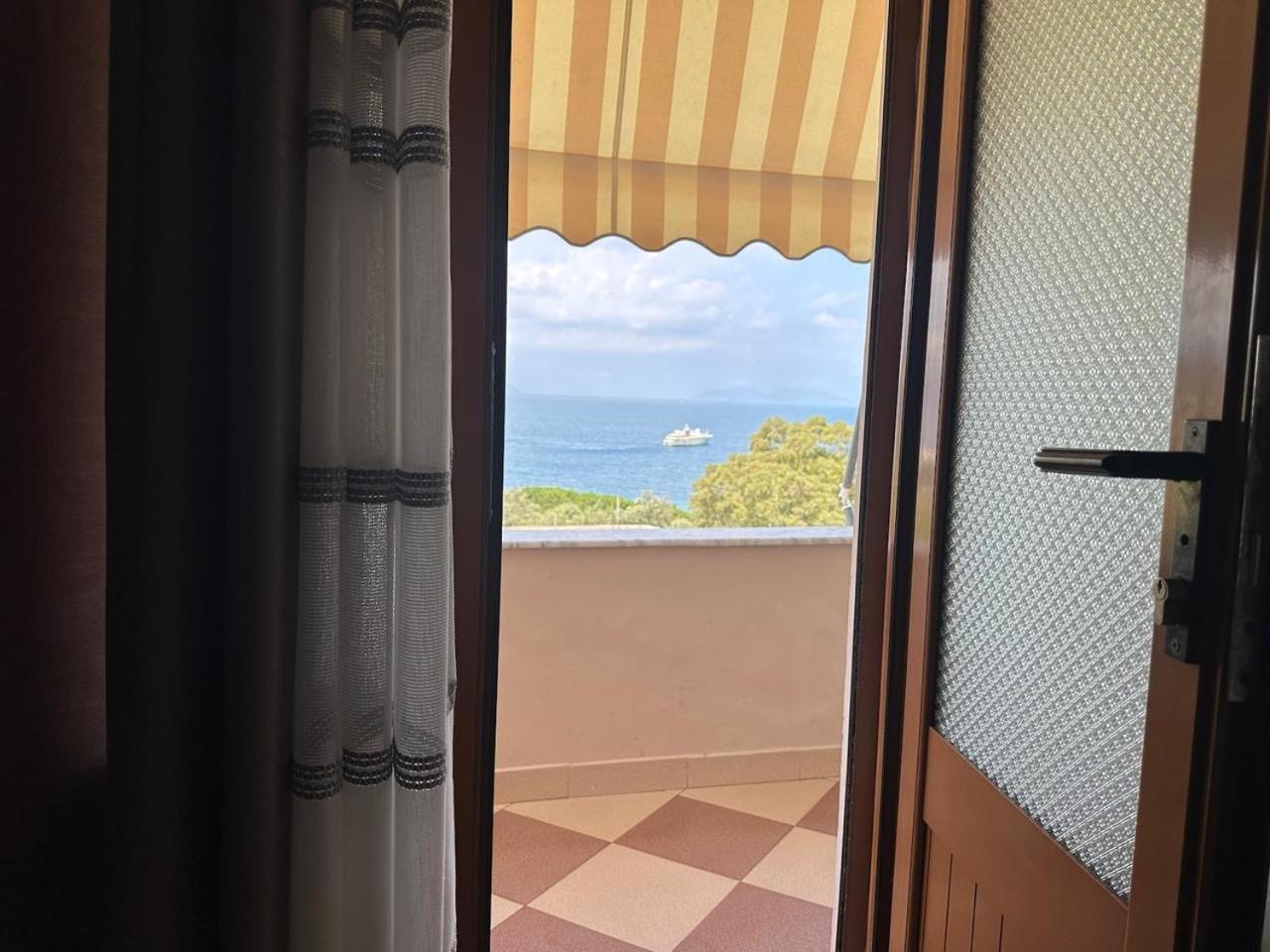 Eid Mar Hostel Vlorë Buitenkant foto