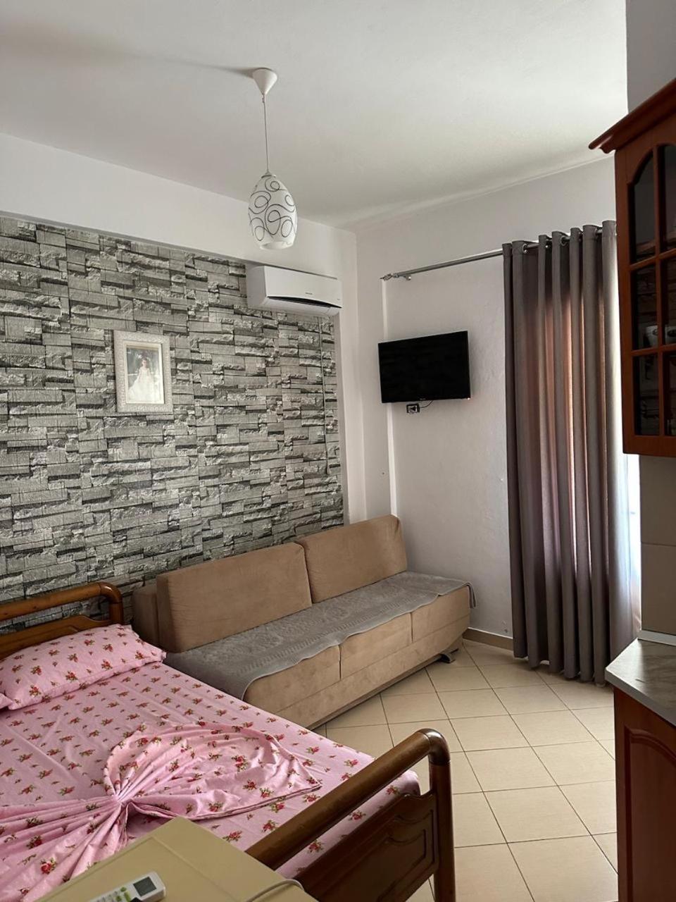 Eid Mar Hostel Vlorë Buitenkant foto